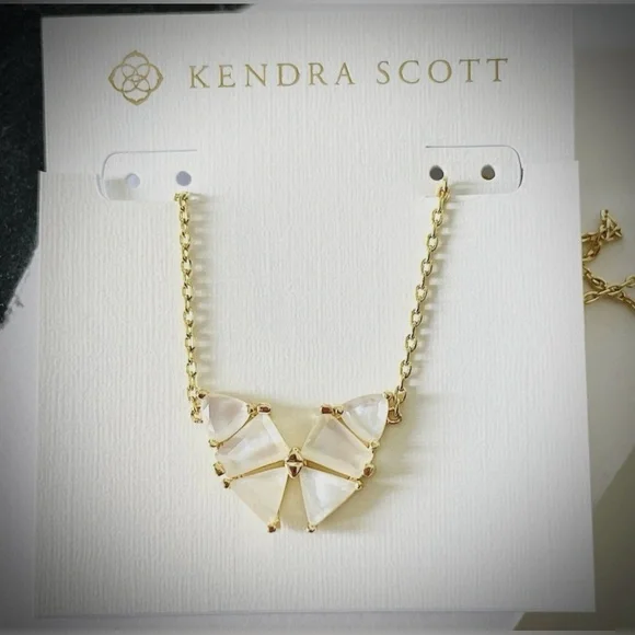 BNIB Authentic/Signed Kendra Scott Blair Butterfly Ivory MOP Necklace-Reversible - Picture 4 of 7